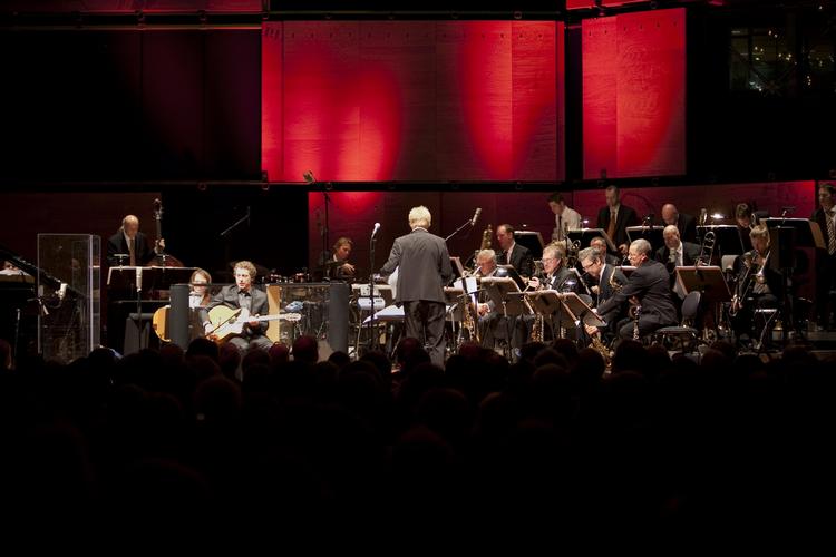 Comeback. Efter ét år uden noget nyt under Jazz-solen, udgiver DR Big Band med stjernetrompetisten Gerard Presencer en ny udgivelse, der sprudler af spilleglæde og musikalsk multikulturalisme. 