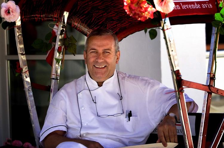 Ambitiøs. Er der noget, som gennemsyrer Michel Michaud, så er det hans ambitiøse tilgang til gastronomien. Og han er ikke bange for at lade en tallerken flyve gennem køkkenet for at understrege dette. 