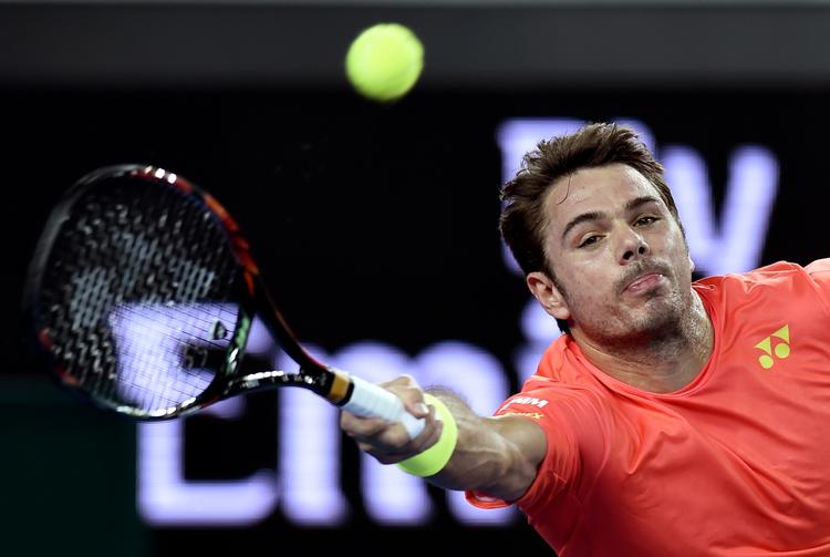 VIDERE. Stan Wawrinka fra Schweiz kom i går til 2. runde i Australian Open, da hans modstander Dimitrij Tursunov fra Rusland måtte opgive at fuldføre. 