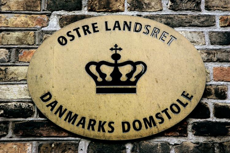Anke. En 15-årig pige blev torsdag varetægtsfængslet i isolation. Det er første gang i 7 år, at så ungt et barn isoleres, og nu anker hun kendelsen til landsretten. 