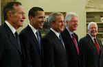 Præsidenter. Barack Obama og fire af hans foregængere samlet i Det Hvide Hus. Hvem af dem har kælenavnet 'Dubya'? 