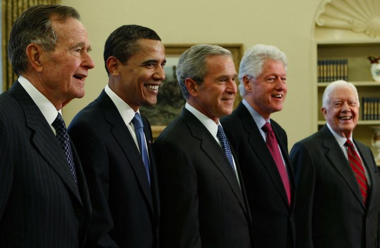 Præsidenter. Barack Obama og fire af hans foregængere samlet i Det Hvide Hus. Hvem af dem har kælenavnet 'Dubya'? 