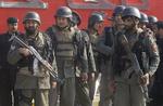 Angreb. Pakistansk militær og politi er massivt til stede i Charsadda, hvor et indtil videre ukendt antal gerningsmænd har stormet det lokale universitet. 