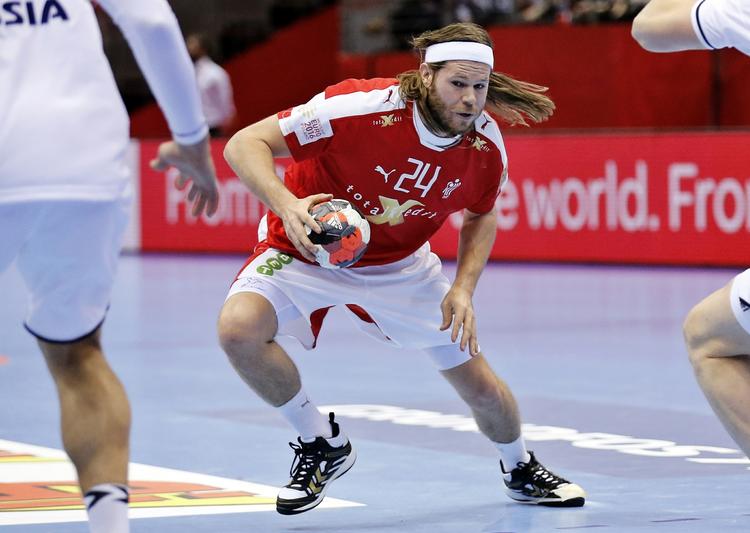 Utilfreds. Mikkel Hansen er ikke tilfreds med holdets eller sit eget spil indtil videre ved EM i Polen. På billedet ses stjernespilleren i aktion mod Rusland i den første gruppekamp, der bød på en 31-25-sejr over Rusland. 