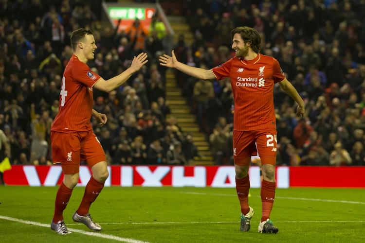 Videre. Joe Allen (th) scorede for anden gang på en uge, da Liverpool her til aften slog Exeter 3-0 i FA Cuppen. 