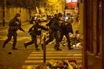 Terror. Ovenpå angrebene i Paris overvejer franske politikere at ændre de franske terrorbekæmpelses love. 
