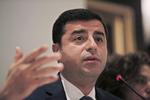 LEDER. Tyrkerne kalder Salehattin Demirktas for 'Kurdernes Obama'. 