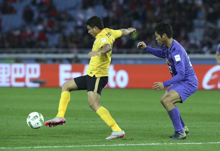 VM. Evergrandes CL-sejr førte dem til klub-VM i Japan i december. Her blev det til en 4.-plads til Elkeson (tv). 