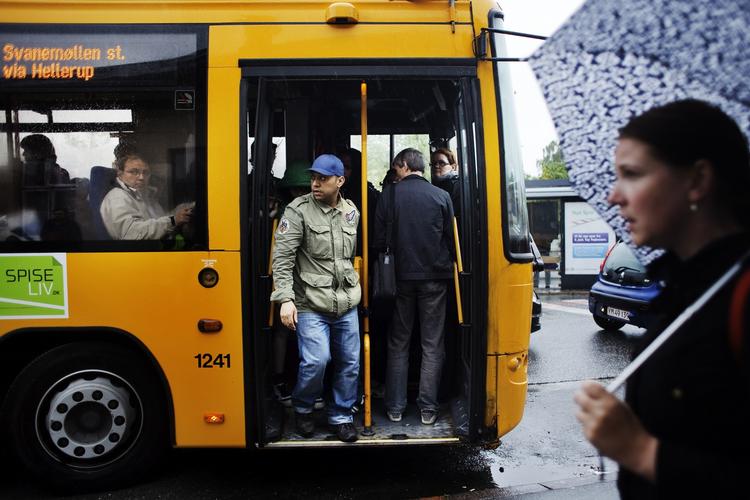 Både på Køge Bugt Banen og især på hovedstrækningen over Østfyn til Odende bliver der hårdt brug for mange togbusser forår og sommer. 
