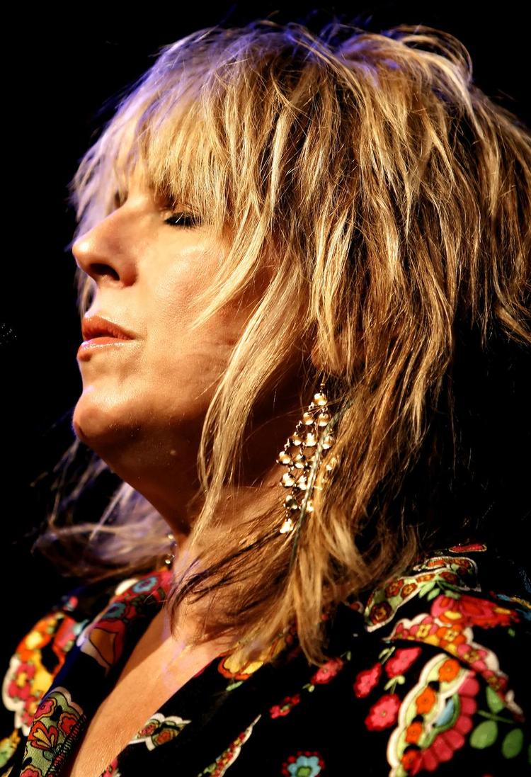 DRONNING. I sine sange bevæger Lucinda Williams sig sjældent uden for hjemstaten. Denne gang opsøger hun skæbner langs Highway 20 i Thibodaux og omegn. 