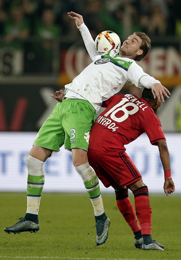 Tæmning. Wolfsburgs Nicklas Bendtner i en kamp mod Leverkusen i oktober. Bendtner kan være på vej væk fra klubben. 