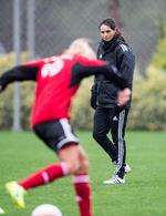 erfaren. Katrine S. Pedersen følger træningen under kvindelandsholdets ophold i Tyrkiet. 