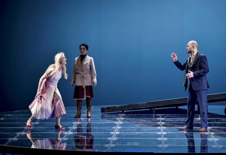 Trauma. Susanne Elmark er moren og enken i 'Stilles Meer', og her synger hun over for Mihoko Fujimura og Bejun Mehta. 