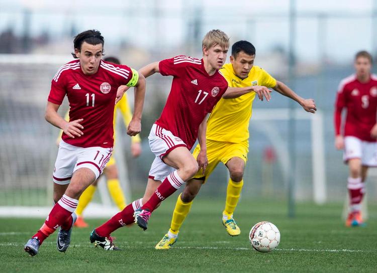 TOPSCORER. Med 4 mål i 6-0-sejren over kasakhiske Tobol var anfører Daniel Stückler central, da det danske U19-landshold i går testede nogle af DBU's nye spiltanker. 