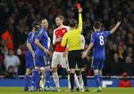 Rødt. Det var svært for Arsenals 10 mand at udfordre det disciplinerede Chelsea-mandskab. 