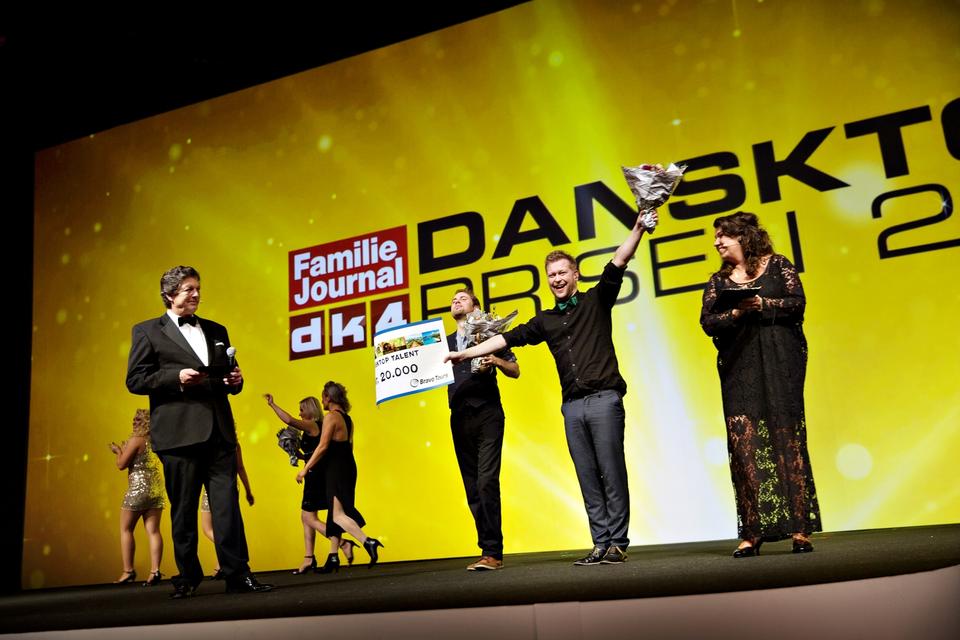 Talent. Men det blev duoen Dansvingerne, der vandt Dansktop Talentprisen i Boxen. De har deltaget i en konkurrencen på DK4. 