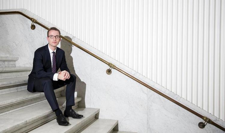 nytænkning. Vi er vokset op med en velfærdsstat-tænkning, hvor det ikke betyder så meget, om du arbejder i den private eller den offentlige sektor. Det gør det i højere grad fremover, siger minister Esben Lunde Larsen, der vil have flere gode ideer omsat til konkrete arbejdspladser til gavn for samfundet. Foto: Anders Rye Skjoldjensen 