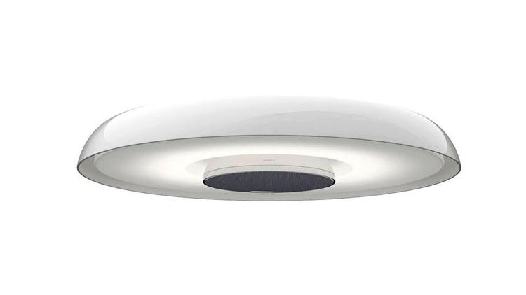 OPLYST. Multifunction Light fra Sony kombinerer LED-pære med en lampe, en højttaler, sensorer og en central styringsenhed for hele huset. 