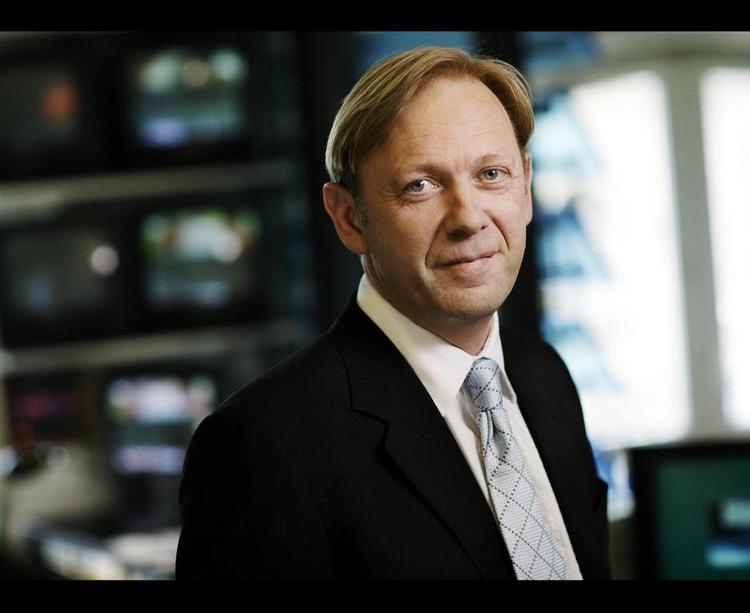 frøkenfingre. Presselogens mediechefer gik forsigtigt rundt om den delikate sag om tidligere TV 2-chef Michael Dyrbys udskejelser. 