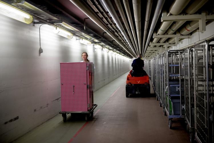 MADVOGN. 'Herlighedsvognen' kører flere gange om dagen gennem Herlev Hospitals gange for at servicere patienterne. 