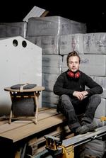 smart møbel. »FuncTure Side Table er et gennemtænkt møbel med flere funktioner. Der er tænkt over detaljerne og bæredygtigheden, og de forskellige materialer supplerer hinanden på en æstetisk måde«, lød dommernes begrundelse for at kåre Thomas Bundgaards møbel til vinder af designprisen FSC Design Award. Foto: Mads Nissen 
