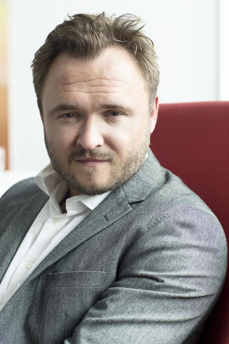 okay. Socialdemokraternes udlændingeordfører, Dan Jørgensen, siger, at partiet lever med, at tre medlemmer stemmer mod de udlændingestramninger, som resten af partiet stemmer for. 