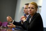FLYGTNINGEDEBAT. Udlændingeminister Inger Støjberg (V) er i Bruxelles, hvor hun over for sine EU-kollegaer har besvaret kritiske spørgsmål om Danmarks udlændingepolitik sammen med den danske udenrigsminister Kristian Jensen (V). 