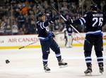 Hattrickhelt. Danske Nikolaj Ehlers scorede for første gang tre mål i en NHL-kamp i nat, da han blev kåret til kampens spiller for Winnipeg Jets. 