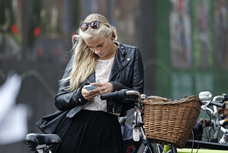 RB PLUS/PFS: Nu kan du sende penge med dit fingeraftryk