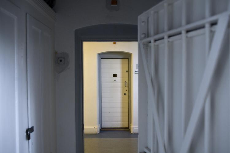 Afskåret. Indsatte i danske fængsler har ikke samme muligheder for at søge erstatning, hvis de oplever fysiske eller psykiske skader som følge af at være blevet fejlbehandlet. De er skrevet ind som en undtagelse i loven. 