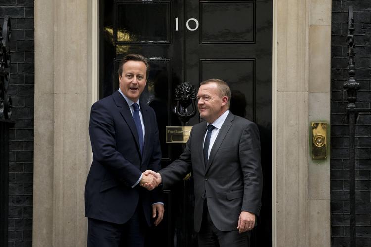 Afbud. Storbritanniens premierminister, David Cameron, har aflyst møde med statsminister, Lars Løkke Rasmussen, fredag. I stedet skal han mødes med EU-Kommissionens formand, Jean Claude Juncker. 