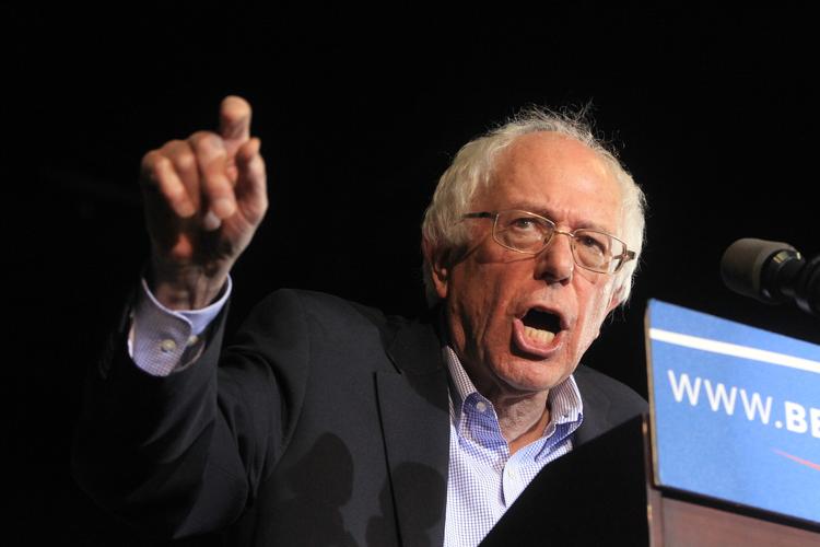 Engagement. Armene er sjældent i ro, når Bernie Sanders taler. 