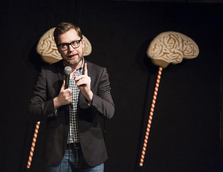 Wake-Up Call. Et ikke synderlig behageligt møde med en Hus Forbi- sælger på Nørreport fik nogle ting til at falde på plads for Lasse Rimmer, som nu er på vej ud i landet med sit nye show 'Kæpheste' 