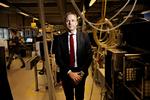 Håndsrækning. Foss i Hillerød har ind til videre hentet 4 højtuddannede flygtninge ind i produktionen, fortæller HR-koncerndiretør Tue  Byskov Bøtkjær. 