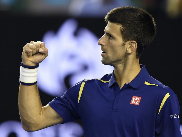 POWER. Novak Djokovic fremstår i øjeblikket som uovervindelig på ATP Touren, men Roger Federer tvang ham torsdag på hårdt arbejde. 