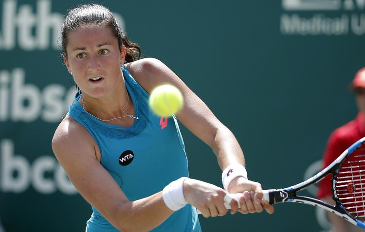 Mistanke. Påfaldende mange væddemål på en doublekamp ved Australian Open i søndags fik et stort bookmakerfirma til at lukke for yderligere indsatser på kampen. Lara Arruabarrena (billedet) var sammen med David Marrero den tabende part mod Andrea Hlavácková og Lukasz Kubot, der vandt 6-0, 6-3 – et resultat, der var satset mange penge på. 
