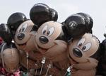 Disneyland. En 28-årig mand er anholdt med to pistoler i tasken på et hotel i Disneyland Paris. 