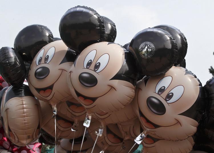 Disneyland. En 28-årig mand er anholdt med to pistoler i tasken på et hotel i Disneyland Paris. 