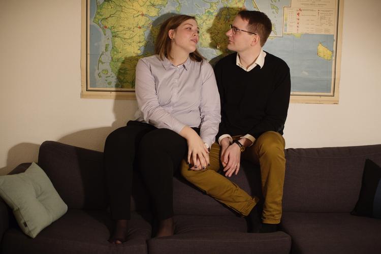 ØV. Cecilie Christensen og Gregers Petersen skrev under på en købsaftale til den pris, sælgeren forlangte. Men der kom to andre bud, og parret fik ikke lejligheden, de var forelskede i. 