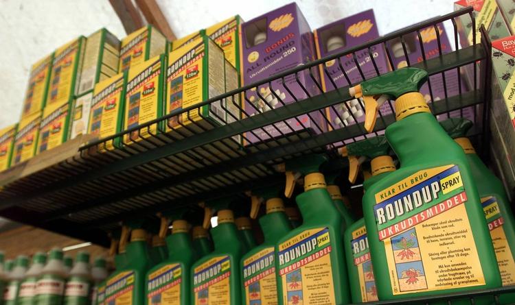 Round-up må stadig gerne sælges til danske forbrugere, mens det er forbudt at sælge til private i fx Frankrig og Holland. De koncentrerede midler må dog kun sælges, hvis de står bag lås og slå og hvis salget foregår med en grundig rådgivning.