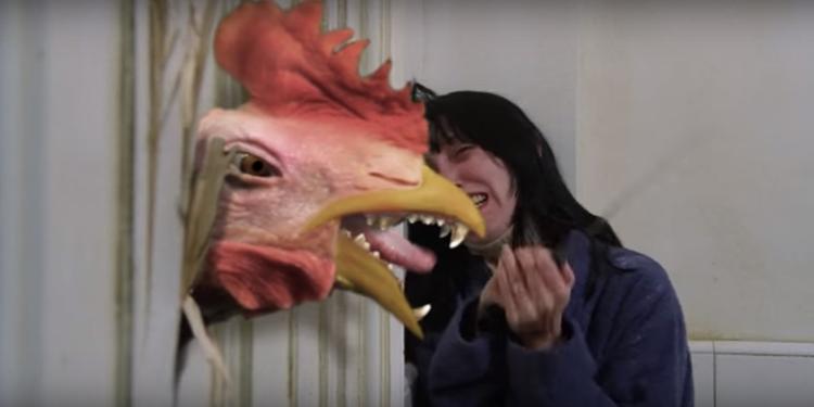 REMIX. »Heeeeere's Johnny!«. The Chickening' er en fuldkommen vanvittig mini-udgave af 'The Shining' med hønsetema, der tog nettet med storm i denne uge. 