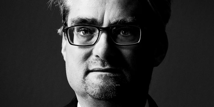 SNYD. Justitsministeren bliver i en falsk artikel af De Korte Nyheder citeret for at være »godt tilfreds« med indførelsen af en ny og fiktiv rygelov, der skal få forbrugere til at købe en e-cigaret fra firmaet Xsmoke. 