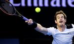 NÅET. Andy Murray blev sendt på utallige løbeture af Milos Raonic, men skotten fik vist, at den fysiske form er i orden. Den får han brug for. 