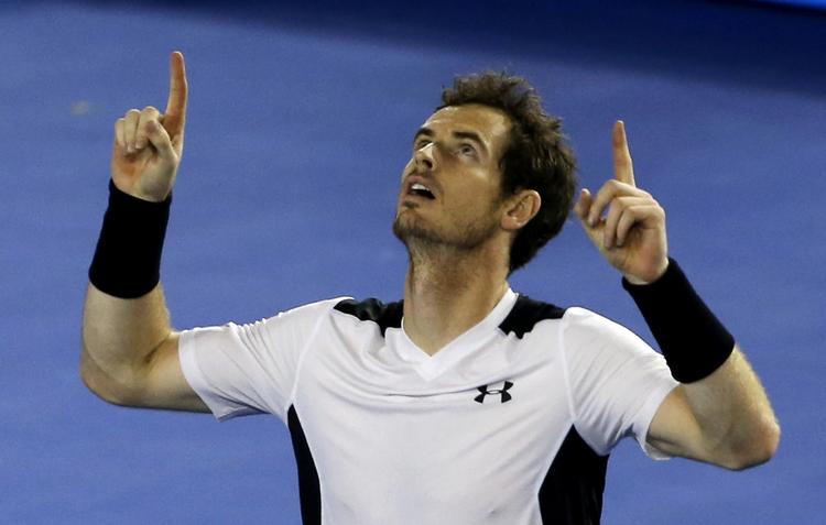 Historisk. Andy Murray kæmpede sig i dag videre til herrernes finale ved Australian Open. I morgen skal hans bror, Jamie Murray, spille doublefinale. Det er første gang nogensinde, at to brødre spiller i to finaler ved samme grand slam-turnering. 