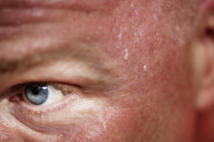 Sveddryppende. Sved kan svig i øjnene og lugte, men det indeholder også en guldgrube af data, som man kan bruge til at optimere sin sportspræstation, viser ny forskning. 