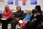 Den nye udvikling i Clintons e-mail-sag er meget dårlig timing kort før valgprocessen skydes i gang i Iowa. 