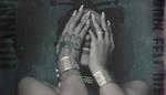 først. Cover fra singlen 'Work' - den eneste single fra albummet 'Anti'. Atypisk for Rihanna udkom singlen dagen før albummet. 