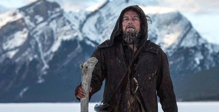 Langt ude. Drømmen - eller skrækken for at blive efterladt i den vilde natur - sidder i os. Her er det pelsjægeren fra 'The Revenant', der er på vej hjem til civilisationen. Hugh Glass spilles i filmen af Leonardo DiCaprio. 