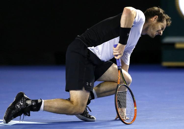 UNDERDOG. Andy Murray sloges hårdt for sin finaleplads fredag formiddag, men der skal en hel del mere til for også at få succes mod den forsvarende mester Novak Djokovic. Serberen har vist et skræmmende niveau det seneste års tid med nu 17 finaler på stribe og 12 titler. 