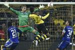 Flyvende. Pierrre-Emerick Aubameyang headede effektivt og med stil ind mod Ingolstadt. 